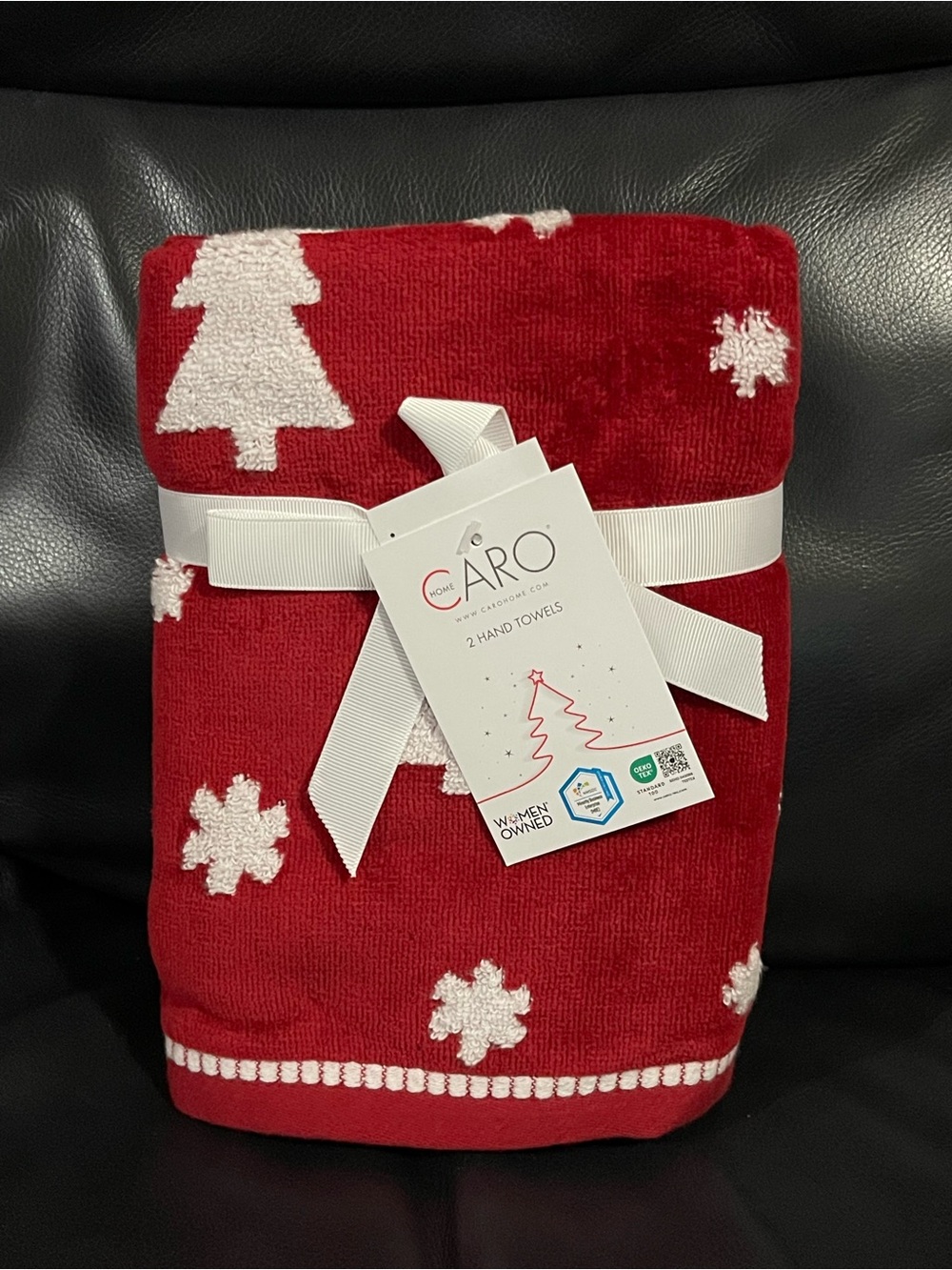 CARO HOME, Christmas Tree Hand Towels, Set of 2 - Christmas Trees Hand Towels